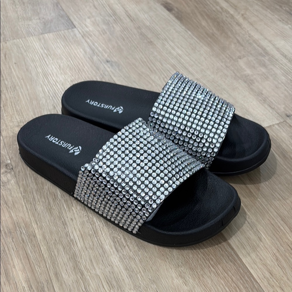 NEW Women’s Fur Story Rhinestone Slides